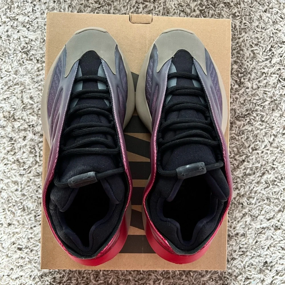 Yeezy 700 V3 Fade Carbon Preowned WM6 - Picture 5 of 7